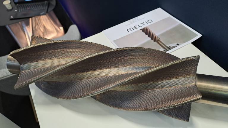 Metallinen poranterältä näyttävä kierre.