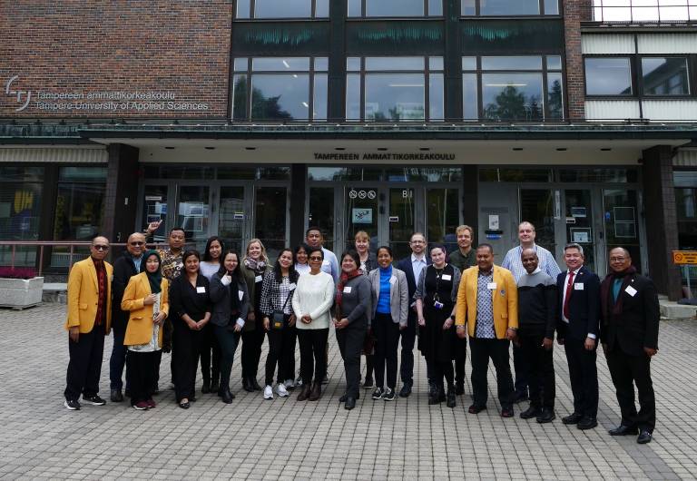 People stand outside TAMK campus.