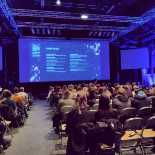 Kino-TAMK-näytös isossa salissa alkamassa