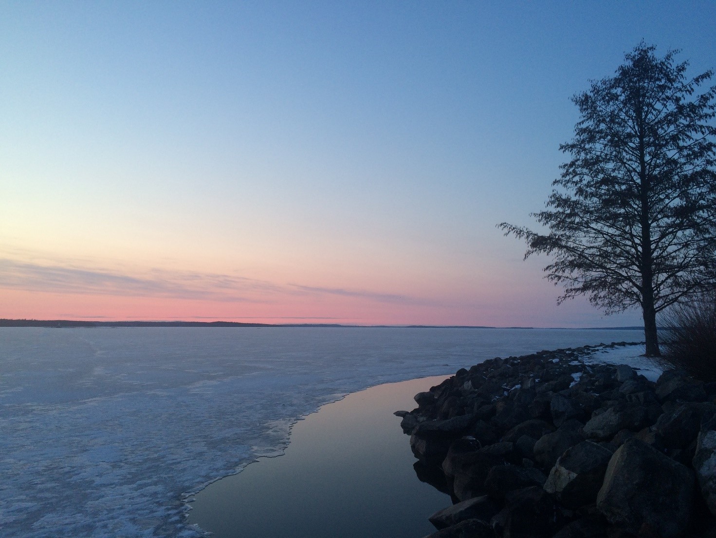 Näsijärvi auringon laskiessa.