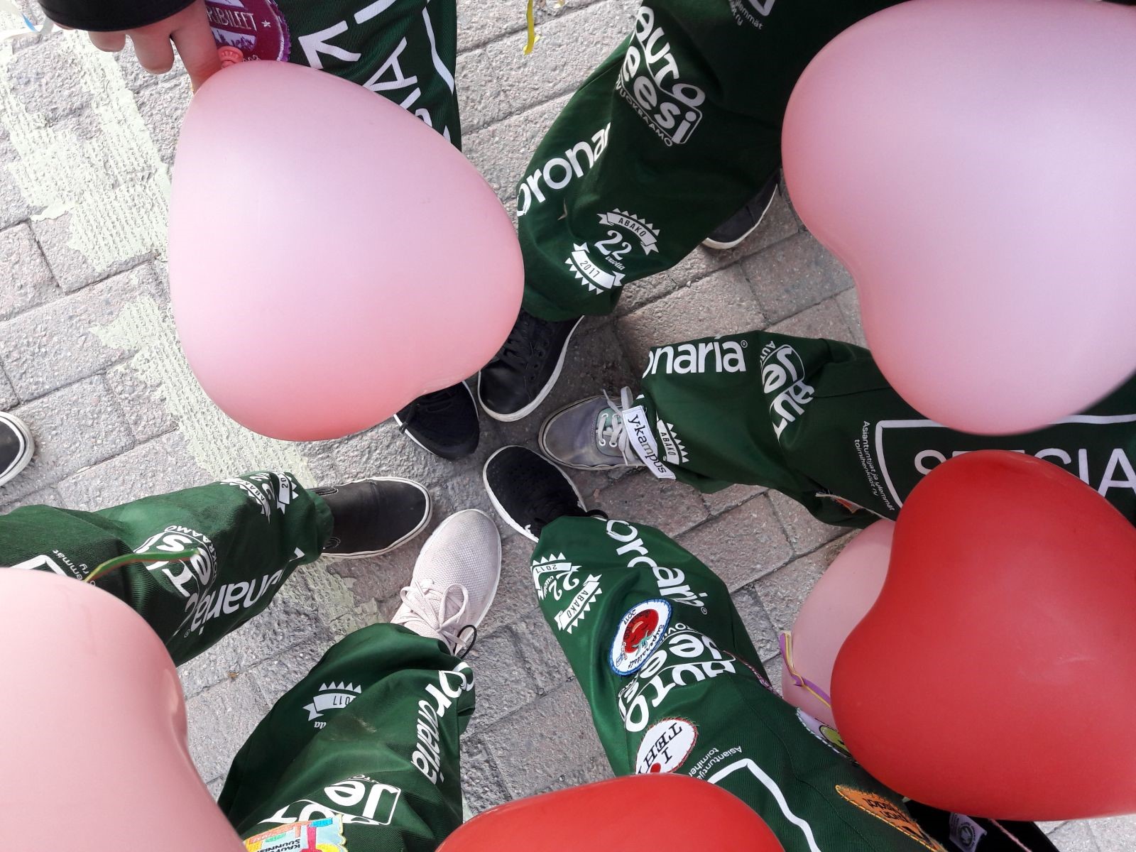 Haalareita ja ilmapalloja.