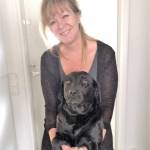 Terhi Pekkinen ja koira.