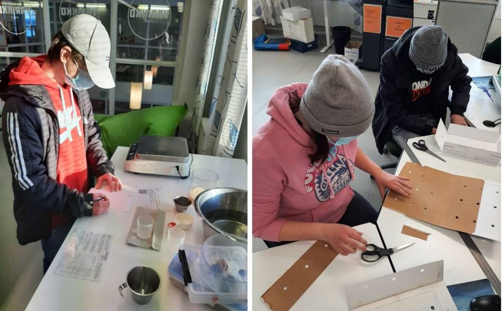 Opiskeijoita tekemässä käytännön harjoituksia matikkasorvaamossa.