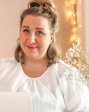 Miina Kivelän kirjoittajakuva