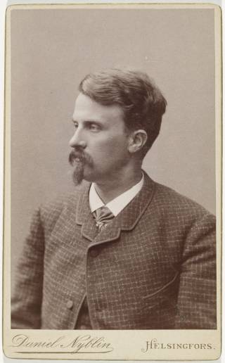 vanha miestä esittävä valokuva