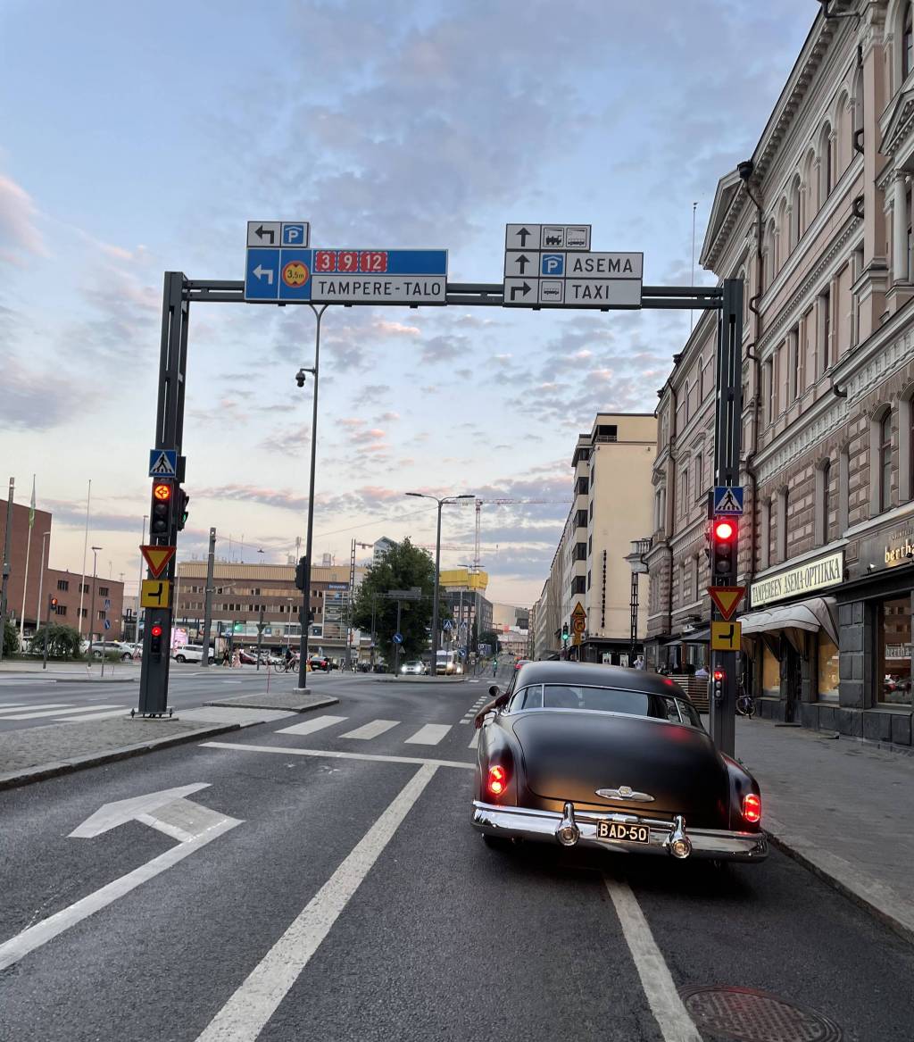 Car stopping at a red light in Tampere