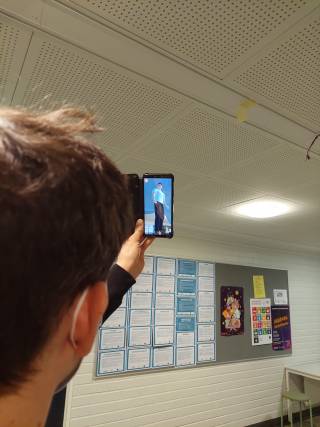 Kuvassa Tarina-sovelluksen avulla lisätty todellisuus