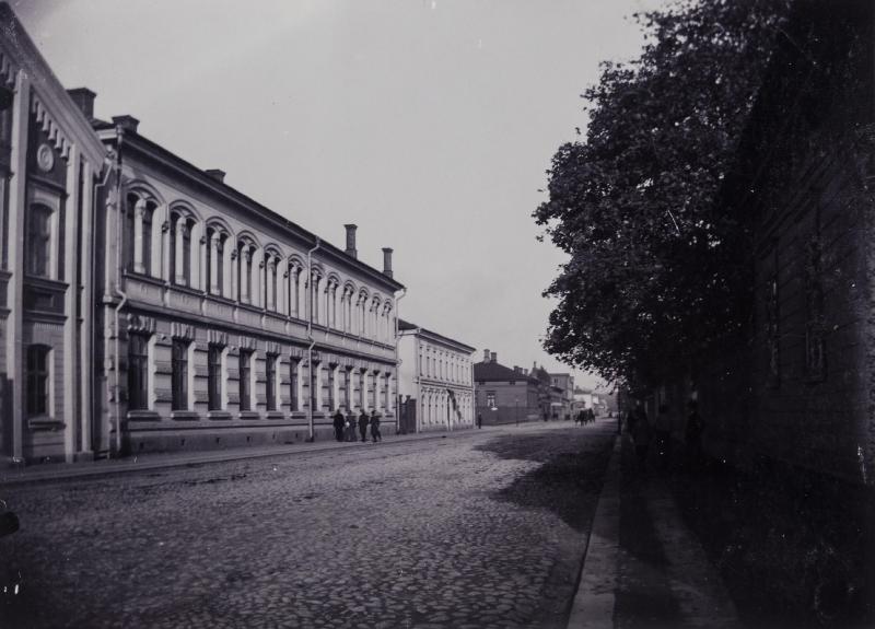 Vanha valokuva Turun Linnankadulta.