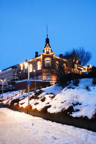 Wintery landscape in a park.