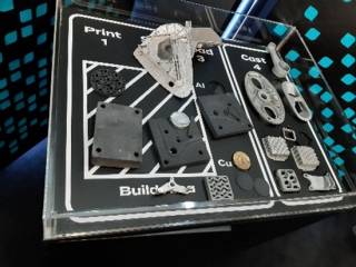 Metallitulosteita mikroaaltouunista.