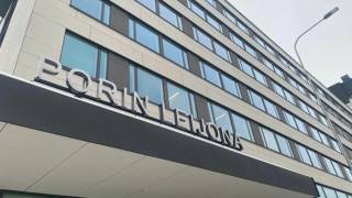 Porin Leijona virastotalon julkisivu, jossa komeilee teksti Porin Leijona.