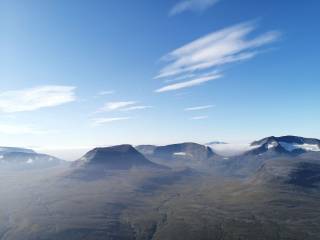 Sumuinen tunturimaisema Lapissa