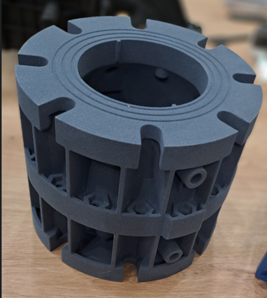 FABULOUSin ja Farsoonin yhdessä kehittämä elintarviketeollisuuden käyttöön suunniteltu DETECT-materiaali (PA11).