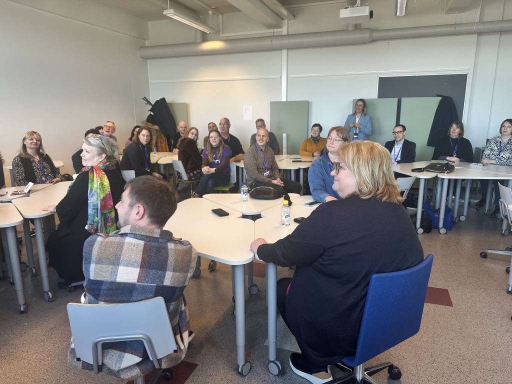 Group pf people in a workshop