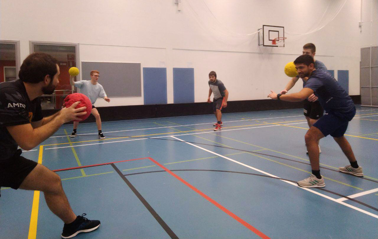 Students playing at Sport Uni