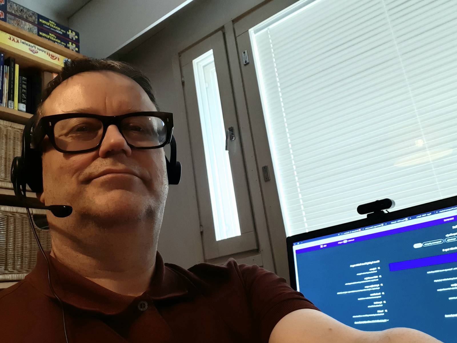 Taokin uusi työntekijä mikko turunen työpisteellään