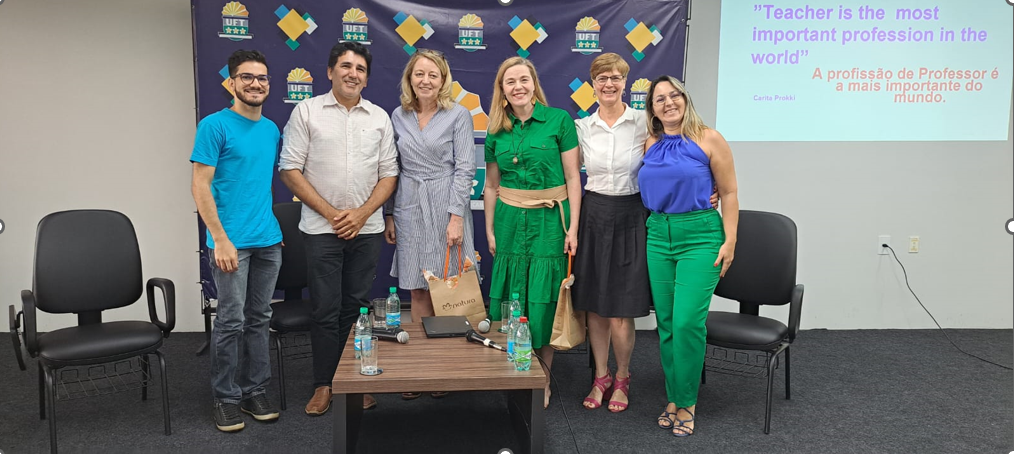 From left to right: Rodolfo Avila de Carvalho (student interpreter), José Luiz Pereira Junior (Junior State Deputy), Carita Prokki, Virpi Heinonen, Erna Augusta Denzin (teacher at IFTO), Maria Joaquina Barbosa Goulart (teacher at UFT) standing next to each other.