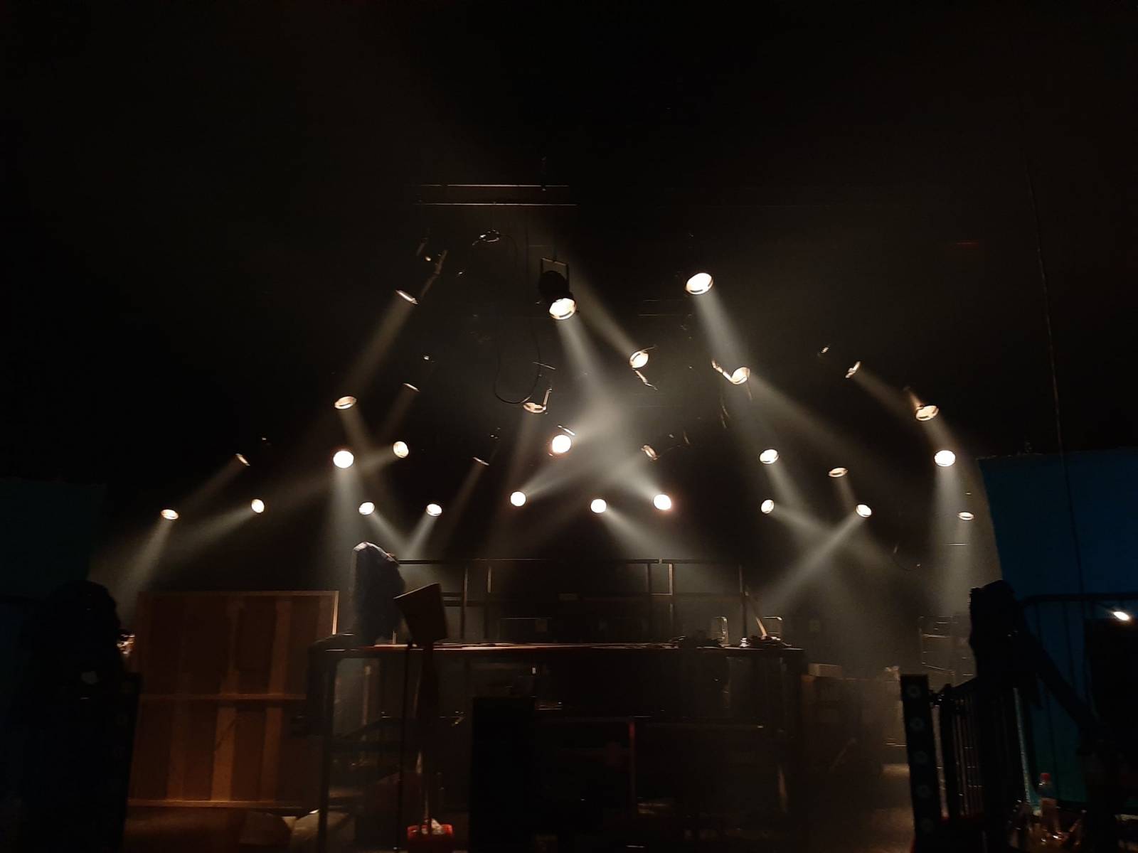 Valot, Teatterimonttu, valosuunnittelija Titus Oliver Torniainen.