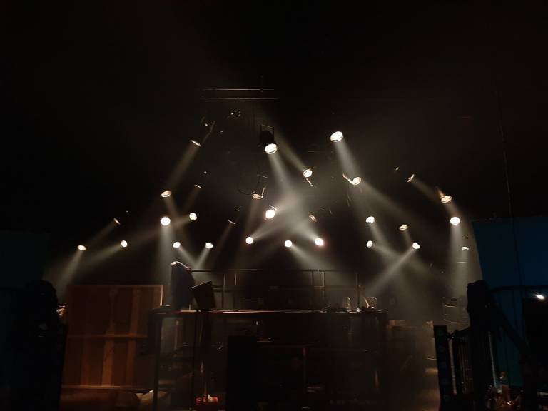 Valot, Teatterimonttu, valosuunnittelija Titus Oliver Torniainen.