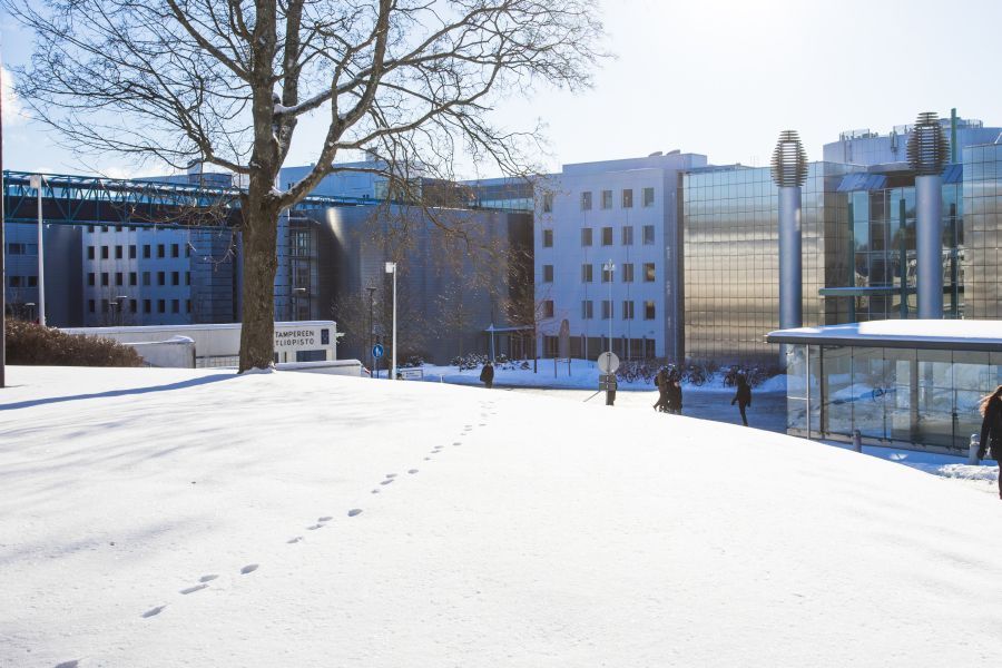 Tampereen yliopisto talvella PinniB