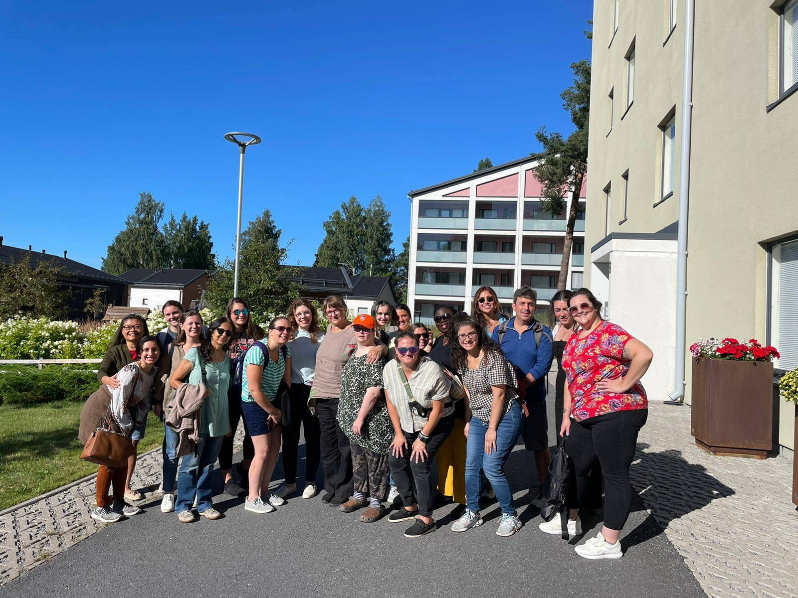 Ryhmäkuva vieraista.