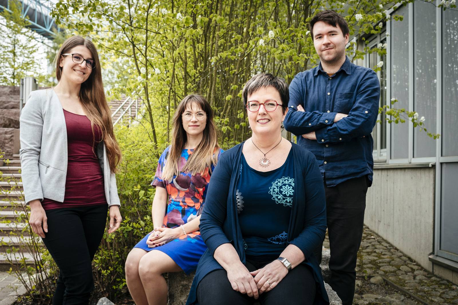 Kuvassa Kielten yksikön toimiva MULTI-ryhmä - neljä henkilöä