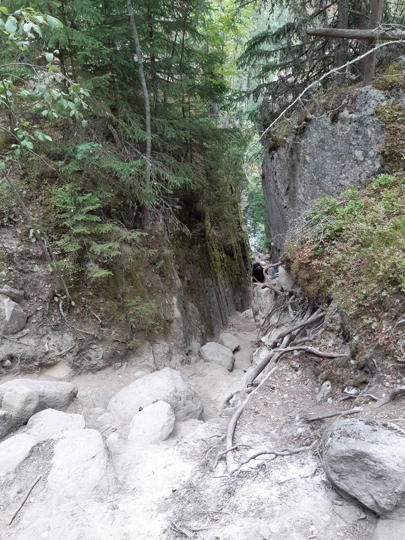 Marianna Helvetinkolun hienoissa maisemissa viime kesänä.