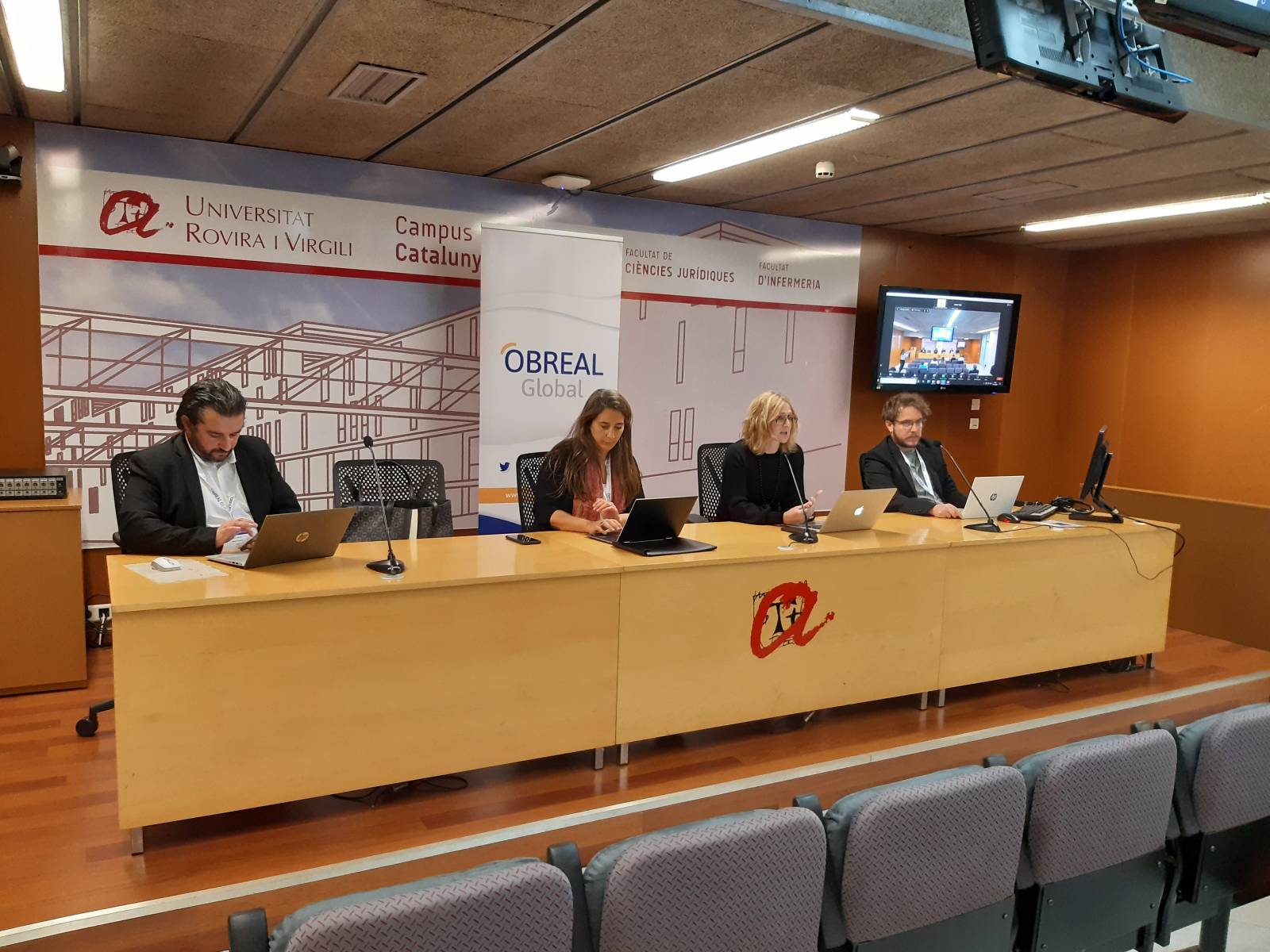 Angel Manuel Rafael, Agustina Calabrese, Elizabeth Colucci and Eloi Espósito sitting behind a desk.
