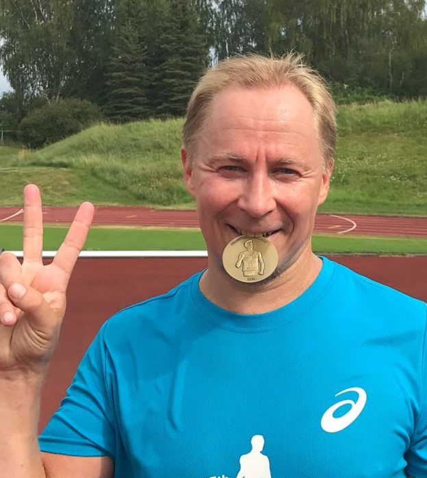 Jukka juoksuharrastuksensa parissa.