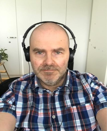 Harri Schroderus luurit päässä.