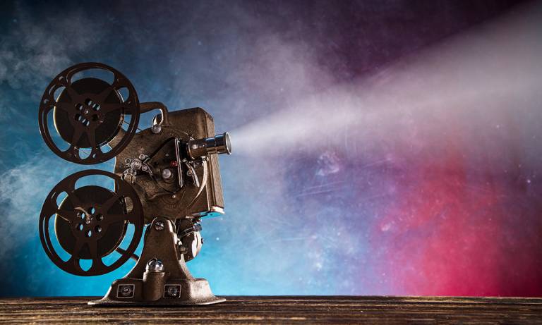 Vanhanaikainen elokuvaprojektori.