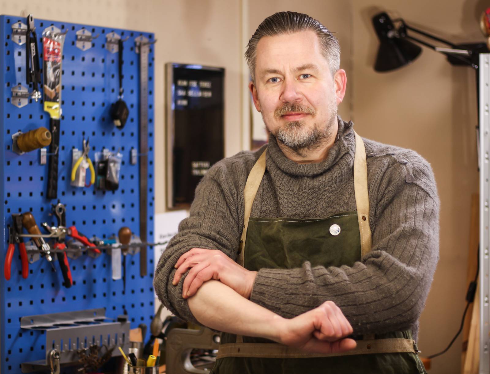 Kuva Ville Palkisesta autotallissa.