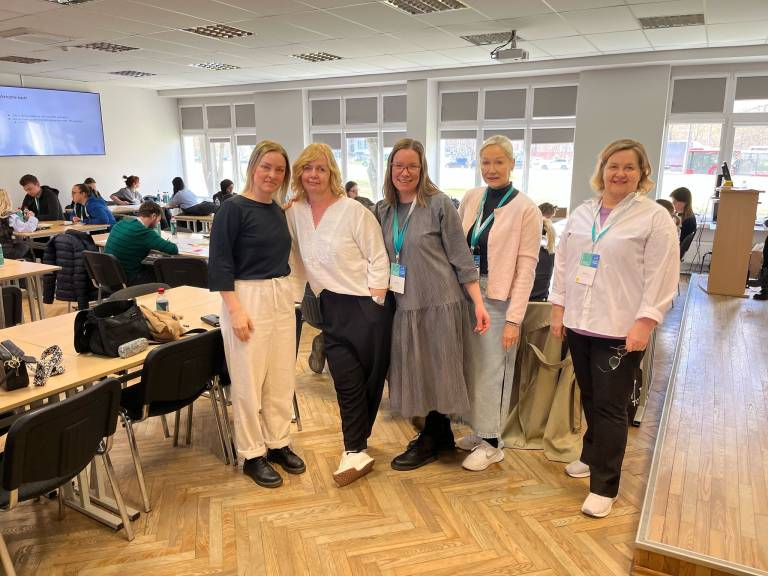 Vasemmalta oikealle: Kaisa Kokko, Tiina Koskiranta, Sanna Luoto, Tiina Wickman-Viitala, Kirsi Karimäki