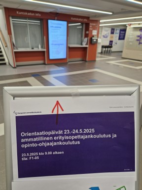 Aloitusinfo TAMKin aulassa.