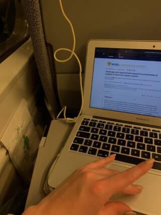 Läppärillä auki tutkimusartikkeli.