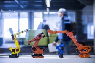 Pienoismalleja roboteista.